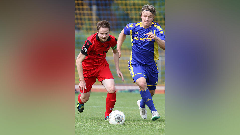 Der TSV Bogen versetzte dem Favoriten aus Affing in der Nachspielzeit den Lucky Punch und siegte mit 2:1 (Foto: Schindler). Der TSV Bogen versetzte dem Favoriten aus Affing in der Nachspielzeit den Lucky Punch und siegte mit 2:1 (Foto: Schindler).
