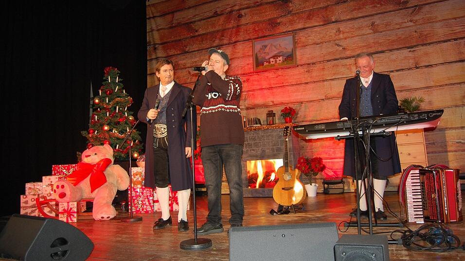 Die Ladiner und Michael Hirte mit seiner Mundharmonika