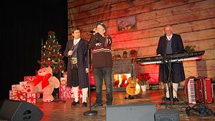 Die Ladiner und Michael Hirte mit seiner Mundharmonika