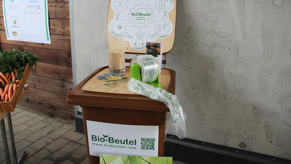 Jetzt sind die Verbraucher gefragt: In einer sechsmonatigen Testphase wird zunächst die Akzeptanz der Bio-Beutel untersucht. Jetzt sind die Verbraucher gefragt: In einer sechsmonatigen Testphase wird zunächst die Akzeptanz der Bio-Beutel untersucht.