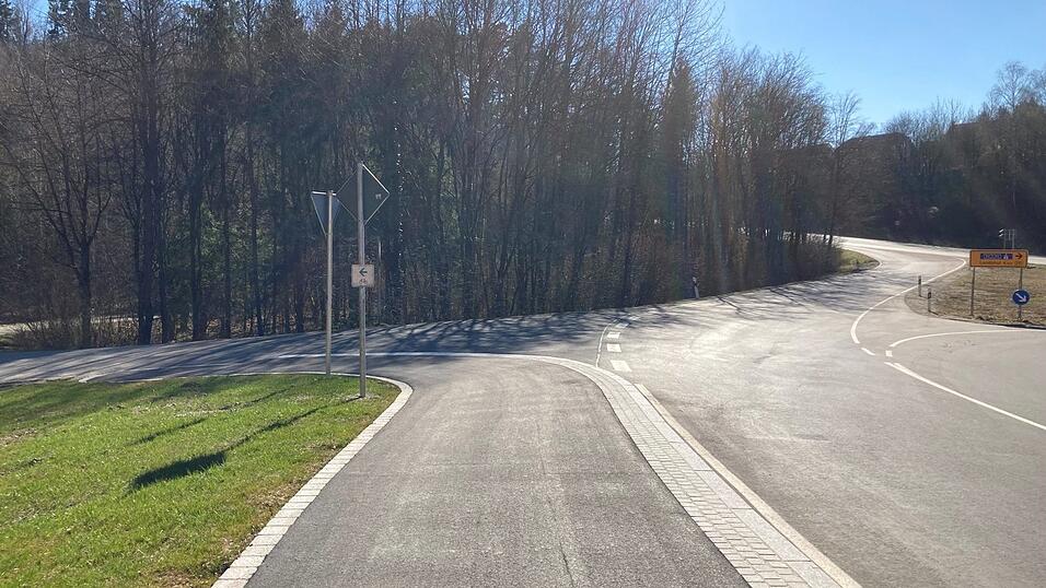 Entlang der B299 f&uuml;hrt derzeit nur ein Geh- und Radweg bis ins Wohngebiet Moniberg. Das will das Staatliche Bauamt &auml;ndern.