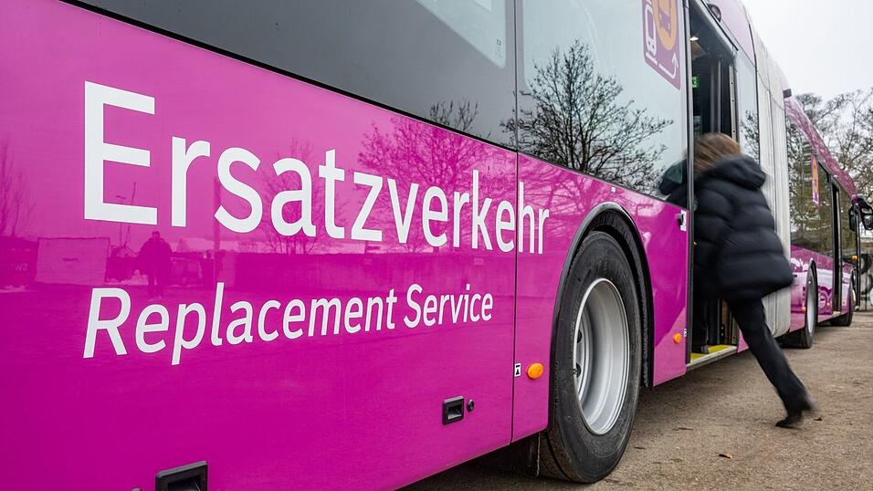 90 Busse werden als Ersatzverkehr auf den Strecken eingesetzt. (Archivbild) 90 Busse werden als Ersatzverkehr auf den Strecken eingesetzt. (Archivbild)