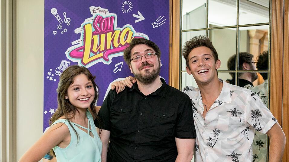 Freistunde-Redakteur Sebastian beim Interview mit den Soy-Luna-Stars Karol und Ruggero.