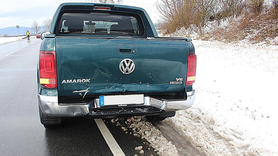 Ins Heck geprallt: Die Fahrerin (35) wurde leicht verletzt. Ins Heck geprallt: Die Fahrerin (35) wurde leicht verletzt.