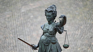 Die A-Kaiser GmbH, ein Automobilzulieferer aus dem Landkreis Passau, hat wegen finanzieller Schieflage einen Antrag auf Eröffnung eines Insolvenzverfahrens gestellt. (Symbolbild)