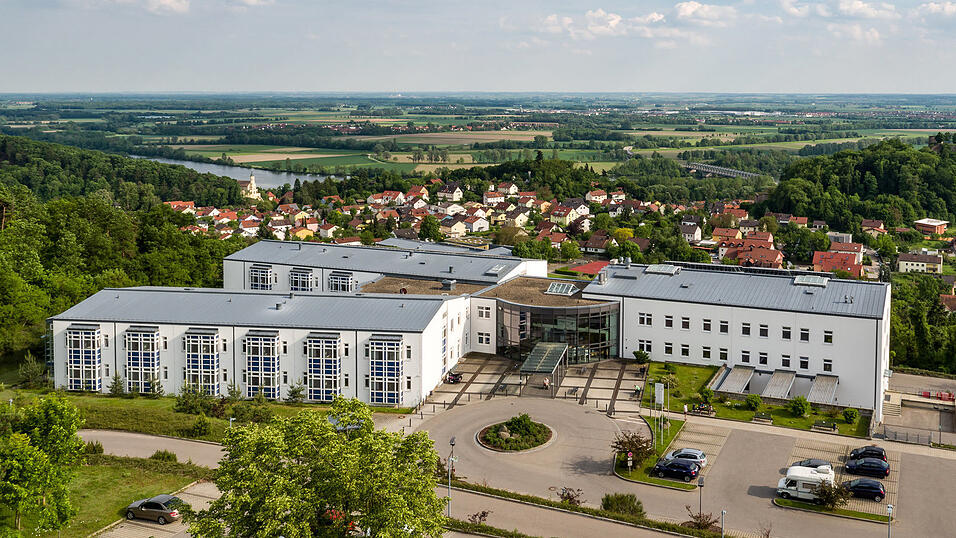 Bangen bei Patienten und Personal um die Lungenfachklinik Donaustauf. Nun gibt es eine Entscheidung.