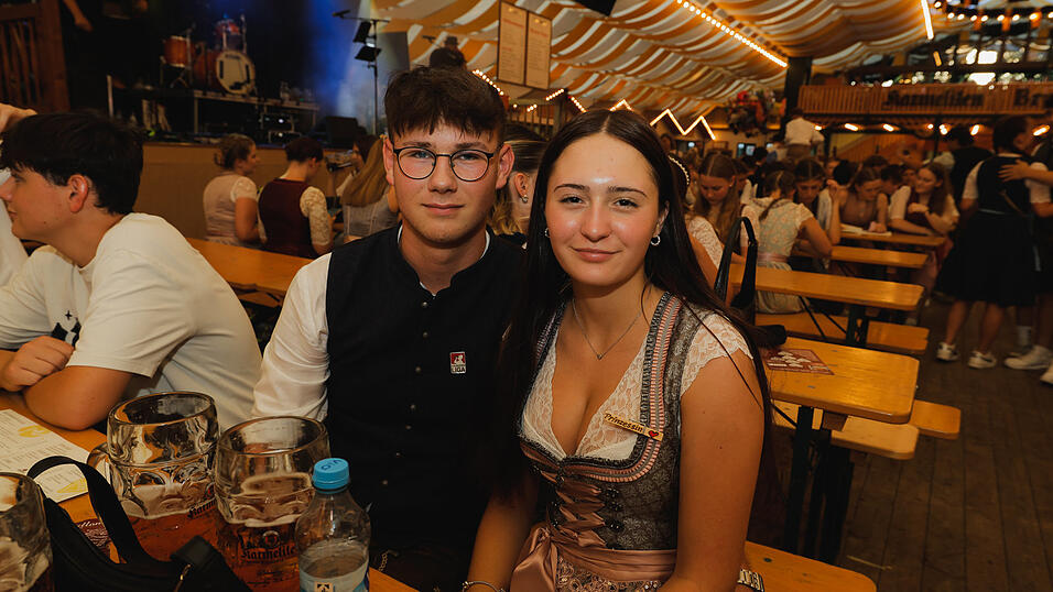 Die Partybilder vom Dienstag, 13. August 2024, aus dem Festzelt Nothaft. Die Partybilder vom Dienstag, 13. August 2024, aus dem Festzelt Nothaft.