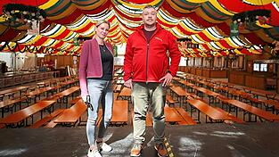 Dienstagvormittag, kurz vor der Er&ouml;ffnung des Festzeltes am letzten Volksfesttag, ziehen Festwirtin Eva Schneider und ihr Gesch&auml;ftsleiter Florian Ordelheide eine erste Bilanz.