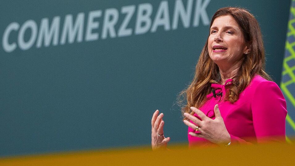 Wehrt sich gegen eine feindliche Übernahme: Commerzbank-Chefin Bettina Orlopp. (Archivbild) Wehrt sich gegen eine feindliche Übernahme: Commerzbank-Chefin Bettina Orlopp. (Archivbild)
