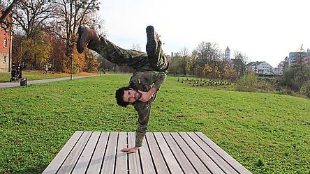 Das ist nicht mehr Tanz, sondern schon Akrobatik. Der frisch gebackene Vizeweltmeister Phillip Meyer in Aktion.