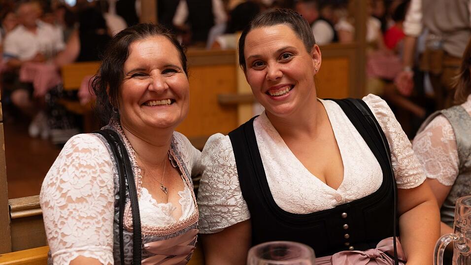 Die Partybilder vom Samstag, 8. August, aus dem Festzelt Krönner. Die Partybilder vom Samstag, 8. August, aus dem Festzelt Krönner.