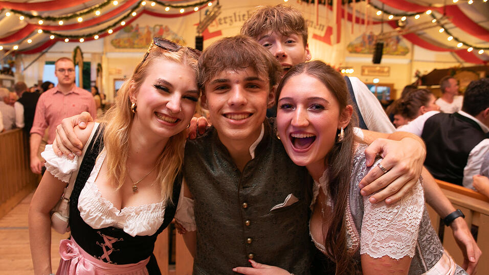 Die Partybilder vom Freitag, 8. August, aus dem Festzelt Greindl. Die Partybilder vom Freitag, 8. August, aus dem Festzelt Greindl.