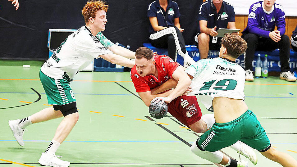 Nicht zu halten: Landshuts Daniel Scheibengraber (am Ball) legte mit sieben „Buden“ los wie die sprichwörtliche Feuerwehr. Nicht zu halten: Landshuts Daniel Scheibengraber (am Ball) legte mit sieben „Buden“ los wie die sprichwörtliche Feuerwehr.