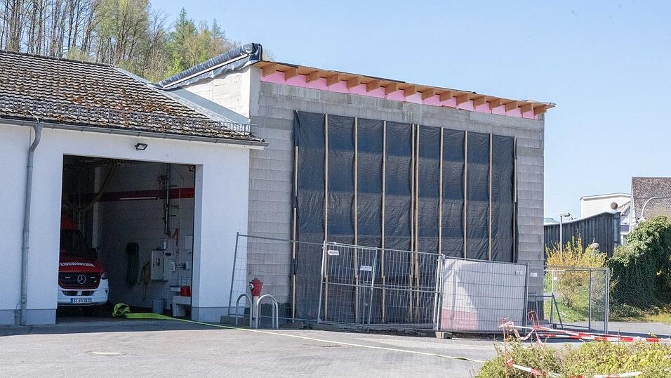 Das Feuerwehrger&auml;tehaus war mit 250.000 Euro Baukosten geplant.