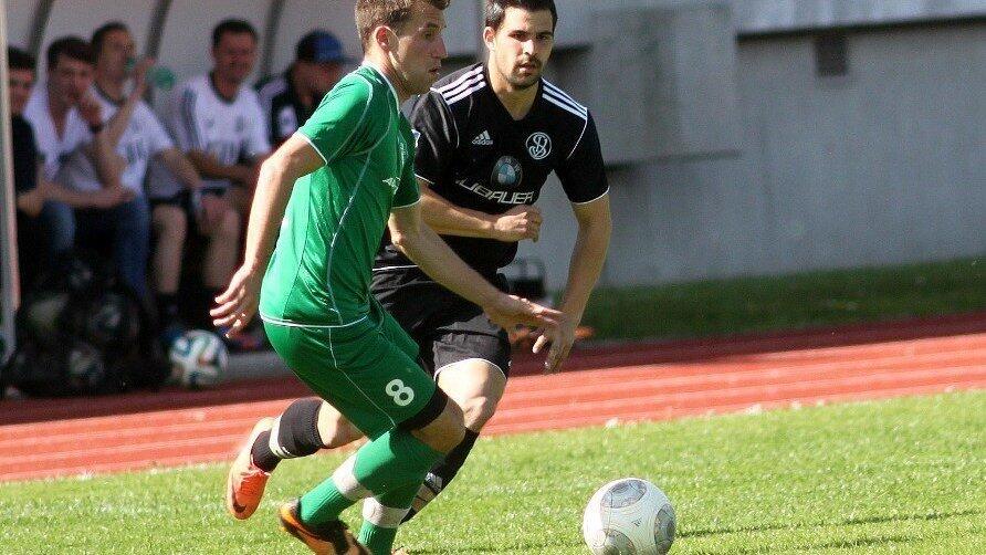 Die SpVgg Landshut schenkte gegen Rosenheim eine 2:0 Führung wieder her (Foto: Herrmann). Die SpVgg Landshut schenkte gegen Rosenheim eine 2:0 Führung wieder her (Foto: Herrmann).