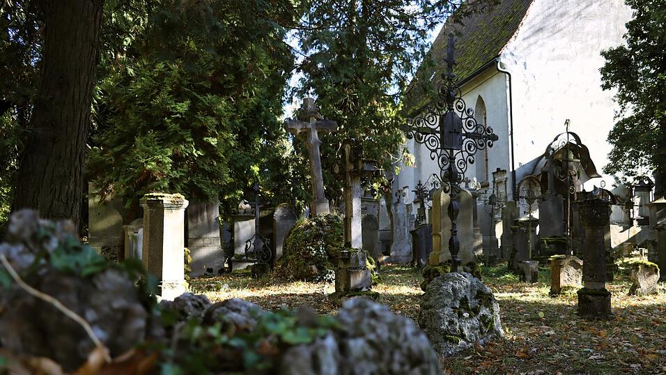 Friedhof Sankt Peter: Die mystische Atmosphäre ist einen Besuch wert. Friedhof Sankt Peter: Die mystische Atmosphäre ist einen Besuch wert.
