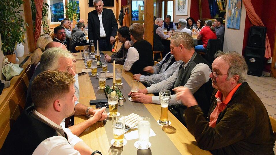 Die Bierprobe vor der Er&ouml;ffnung der Herbstschau lockte wieder zahlreiche G&auml;ste an.