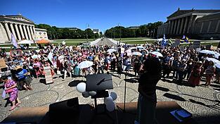 Auch in München beteiligten sich Menschen am Aktionstag für ein AfD-Verbot. Auch in München beteiligten sich Menschen am Aktionstag für ein AfD-Verbot.