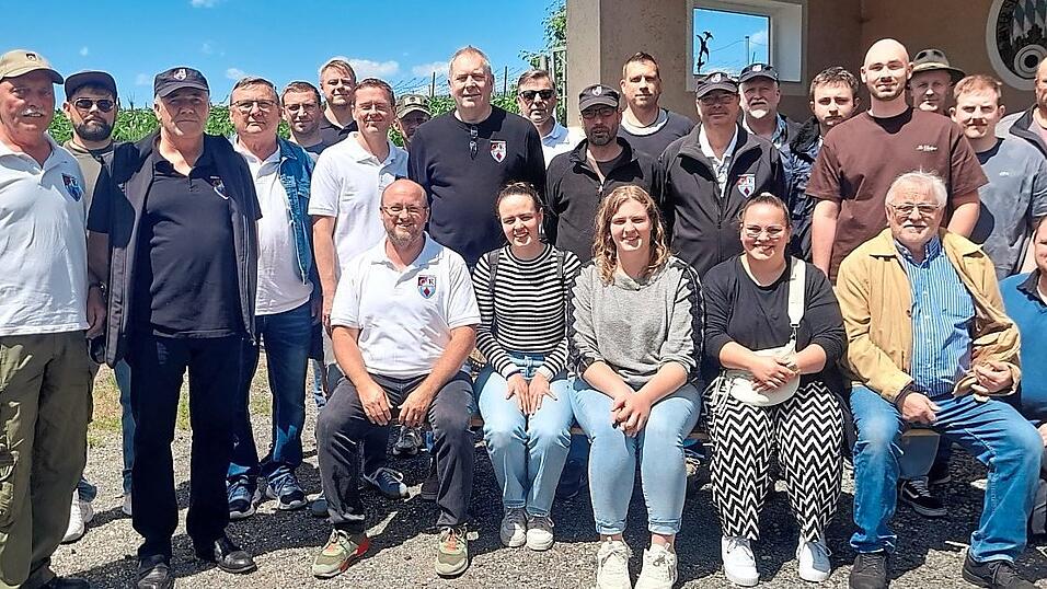 Die Teilnehmer aus Niederaichbach beim Sommerpokal. Die Teilnehmer aus Niederaichbach beim Sommerpokal.