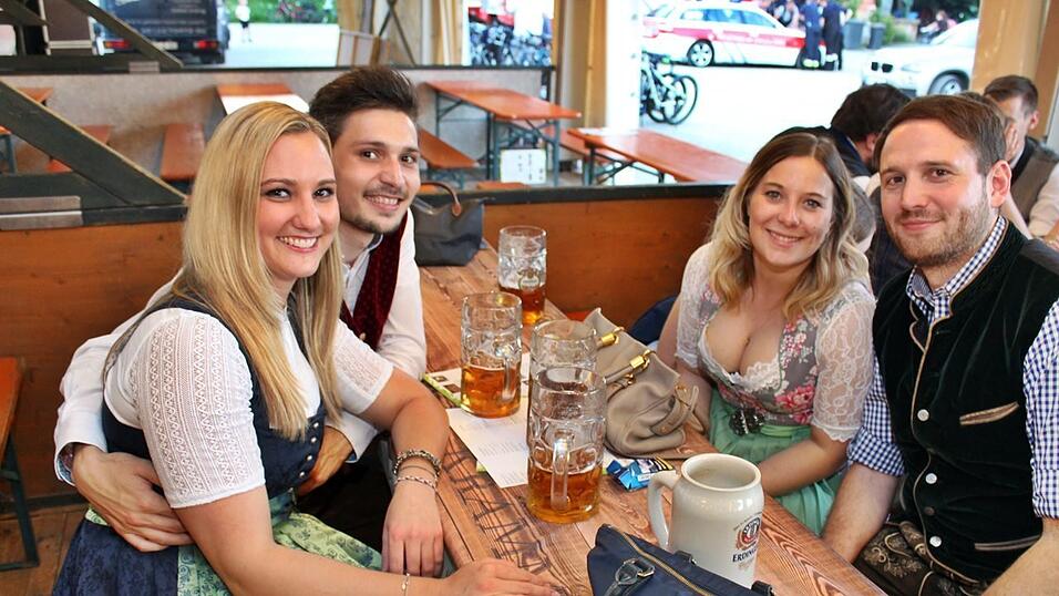 Auch am Freitag war super Stimmung am Ergoldinger Volksfest. Auch am Freitag war super Stimmung am Ergoldinger Volksfest.