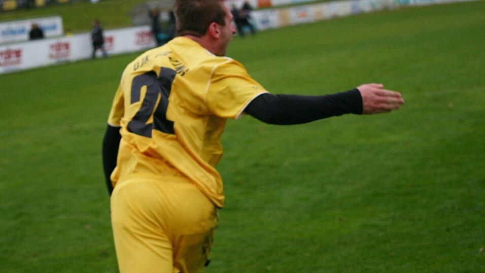 Die DJK Vilzing gewinnt auch das Verfolgerduell gegen den TSV Bad Abbach. (Foto: Fabian Roßmann) Die DJK Vilzing gewinnt auch das Verfolgerduell gegen den TSV Bad Abbach. (Foto: Fabian Roßmann)