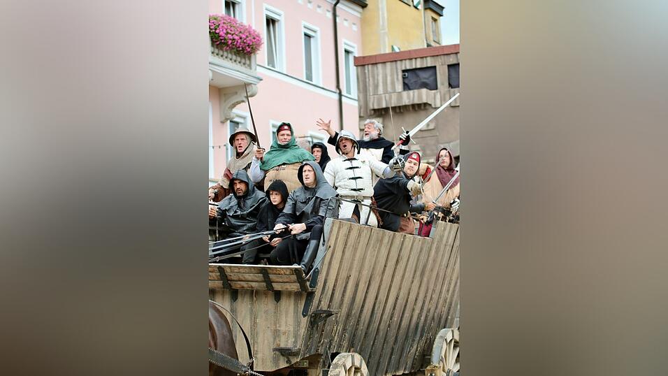 Eindr&uuml;cke von der Gruppe 'blau', die am Freitagabend die Drachenstich-Premiere gespielt hat.