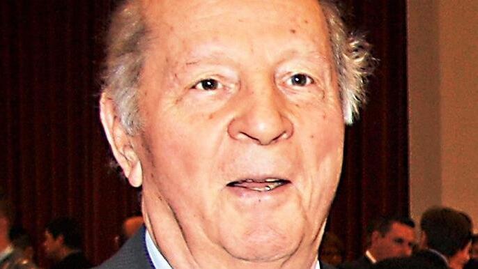 Alt-Landrat Ernst Girmindl feiert heute seinen 90. Geburtstag. Als erster Nicht-Kötztinger erhielt er 1992 die Bürgermedaille der Stadt Kötzting. Alt-Landrat Ernst Girmindl feiert heute seinen 90. Geburtstag. Als erster Nicht-Kötztinger erhielt er 1992 die Bürgermedaille der Stadt Kötzting.