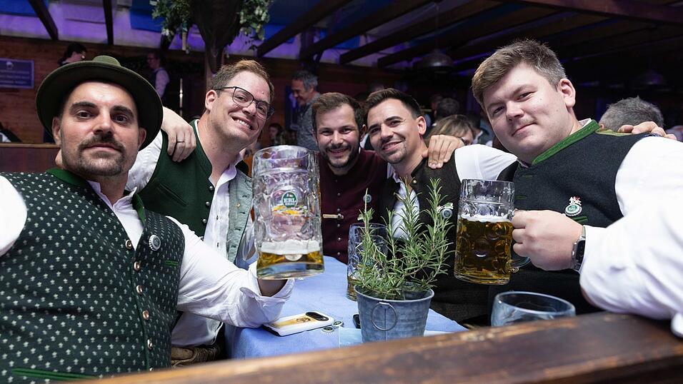 Die Partybilder vom Samstag, 8. August, aus dem Festzelt Wenisch. Die Partybilder vom Samstag, 8. August, aus dem Festzelt Wenisch.