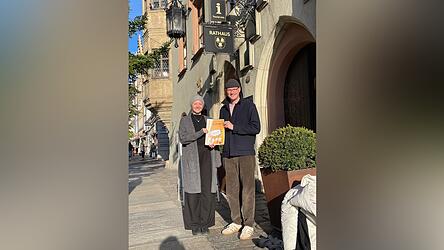 Maria Fuchs und Florian Zierer vom SJR kündigen an, am 29. November ihren Themenkatalog mit 32 Thesen für den „WahLAmat“ an die Kommunalwahl-Kandidaten zu schicken. Diese haben bis 18. Januar Zeit, Antworten zu geben.