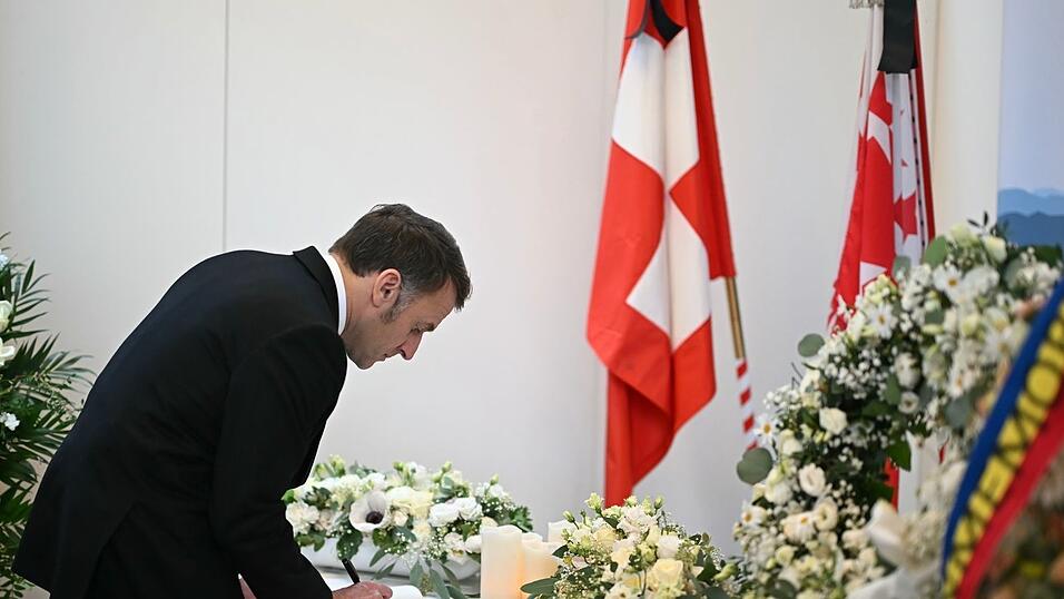 Frankreichs Präsident Emmanuel Macron war einer der Trauergäste in der Schweiz. Frankreichs Präsident Emmanuel Macron war einer der Trauergäste in der Schweiz.