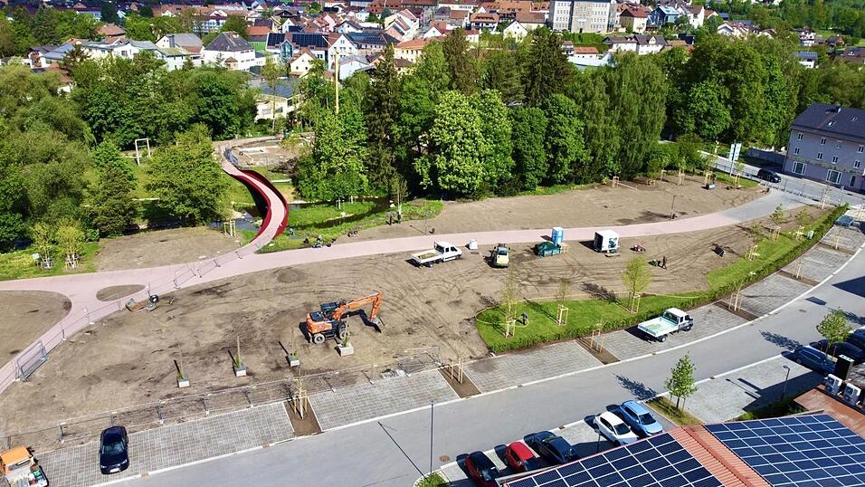 In dieser Woche fanden die restlichen Arbeiten zur Neugestaltung der Festwiese statt. Sie wird am 22. Mai offiziell freigegeben.