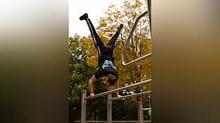 Bei Parkour gilt es, ohne Hilfsmittel Hindernisse zu überwinden. Mit einem Parkour-Park sollen Kinder, Jugendliche und Erwachsene die Möglichkeit bekommen, kostenlos zu trainieren. Bei Parkour gilt es, ohne Hilfsmittel Hindernisse zu überwinden. Mit einem Parkour-Park sollen Kinder, Jugendliche und Erwachsene die Möglichkeit bekommen, kostenlos zu trainieren.