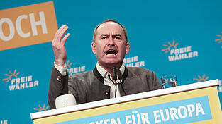 Hubert Aiwanger (Freie Wähler), Stellvertretender Ministerpräsident und Wirtschaftsminister von Bayern, spricht am Politischen Aschermittwoch der Freien Wähler.
