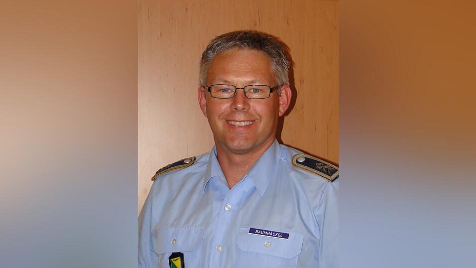 Stabsfeldwebel Ralf Baumh&auml;ckel erkl&auml;rte Freistunde Wissenswertes &uuml;ber die Bundeswehr. Der 52-J&auml;hrige ist Beauftragter f&uuml;r den Raum Straubing beim Karriereberatungsb&uuml;ro der Bundeswehr in Landshut-Ergolding. (Foto: Bundeswehr)