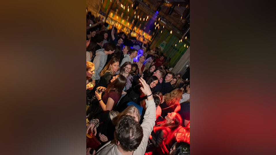 Die Stimmung bei den Partygängern am Samstagabend war prächtig. Die Stimmung bei den Partygängern am Samstagabend war prächtig.