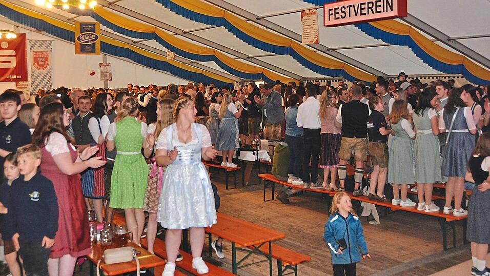 Der Festverein freut sich über so viele Gäste zum Auftakt. Der Festverein freut sich über so viele Gäste zum Auftakt.