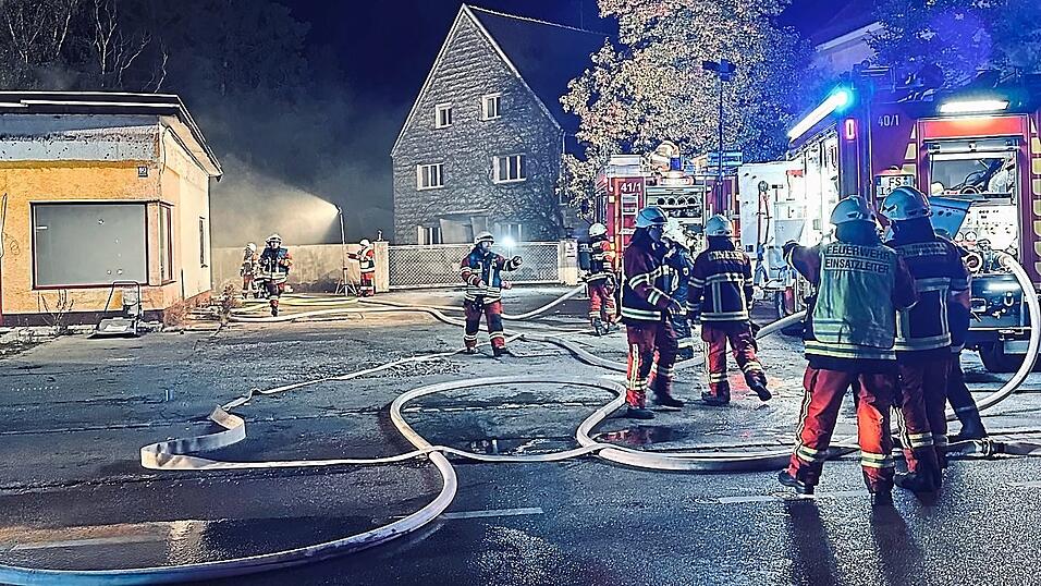 Mit einem großen Aufgebot übte die FFW in der Bahnhofstraße.
