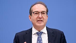 Alexander Dobrindt (CSU), Bundesinnenminister, spricht bei der Vorstellung des BSI-Lageberichts 2025. Alexander Dobrindt (CSU), Bundesinnenminister, spricht bei der Vorstellung des BSI-Lageberichts 2025.
