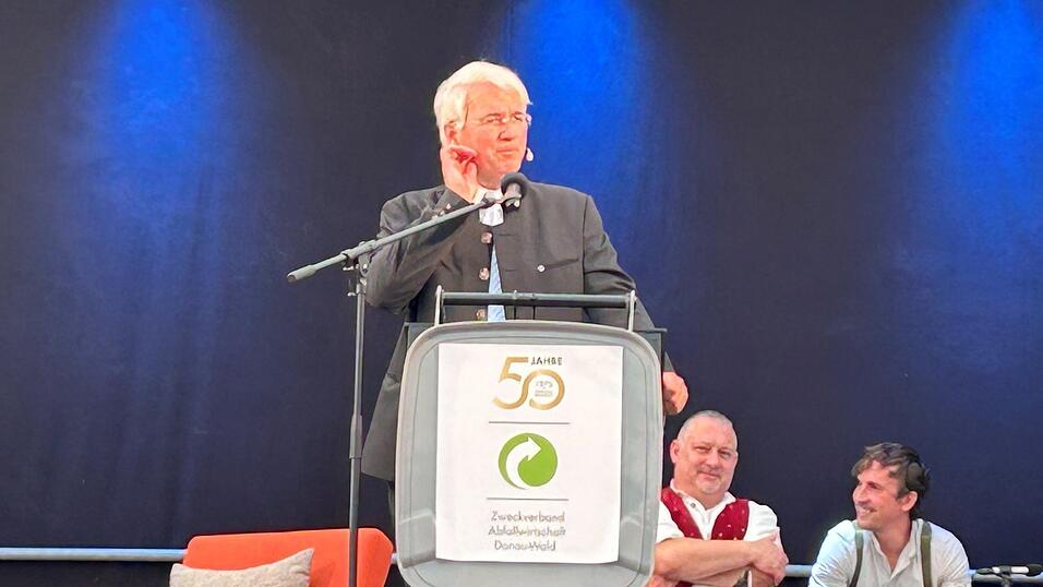 Ernste Botschaften verpackte Wolfgang Krebs humorvoll als Alt-Ministerpräsident Edmund Stoiber. Ernste Botschaften verpackte Wolfgang Krebs humorvoll als Alt-Ministerpräsident Edmund Stoiber.