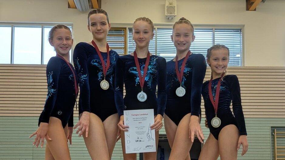 Die SSC-Mannschaft des Jahrgangs 2012/13, die sich für den Regionalentscheid qualifiziert hat: (v.l.) Emma Zimbaluk, Albiana Vrellaku, Leni Heilmer, Mara Stangl und Nina Damböck.