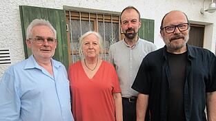 Hans Seidl, Bernhard Zirngibl und Bürgermeister Sebastian Stanglmaier mit der neugewählten Schriftführerin Johanna Fischer. Hans Seidl, Bernhard Zirngibl und Bürgermeister Sebastian Stanglmaier mit der neugewählten Schriftführerin Johanna Fischer.