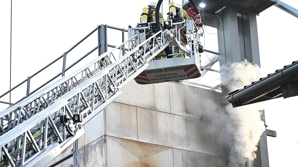 Der Einsatz der Feuerwehr auf dem Bauernhof dauerte mehrere Stunden.