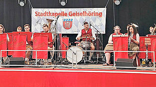 Die Stadtkapelle geht derzeit durch etwas schwierige Zeiten. Es wären aber wieder mehr junge Musikanten nötig, um die dauerhafte Qualität zu sichern. Die Stadtkapelle geht derzeit durch etwas schwierige Zeiten. Es wären aber wieder mehr junge Musikanten nötig, um die dauerhafte Qualität zu sichern.