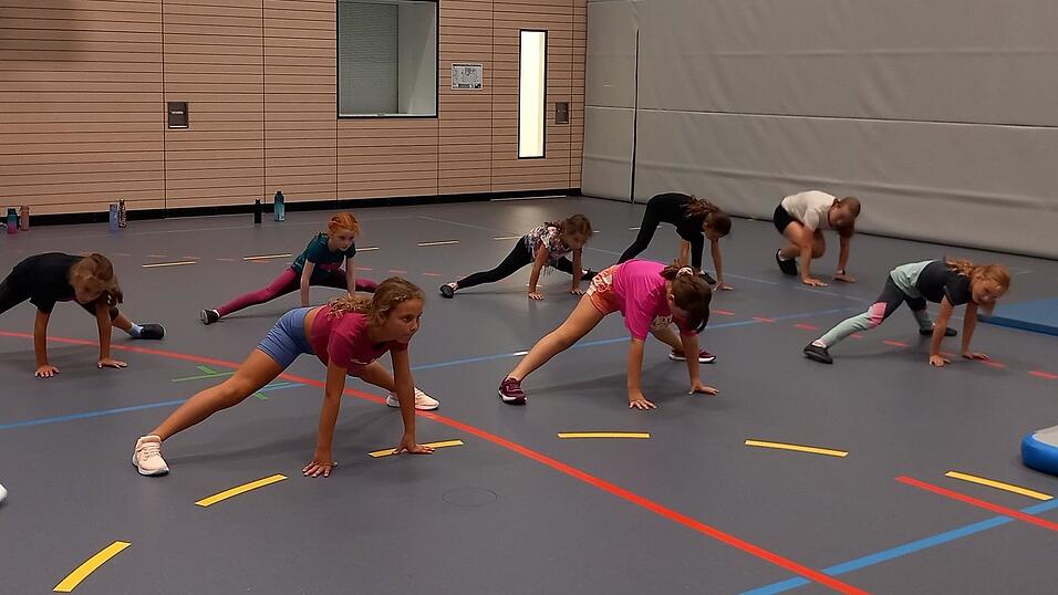 Das Rock-&lsquo;n&rsquo;- Roll-Training beim SV Ohu-Ahrain war schwei&szlig;treibend f&uuml;r die M&auml;dchen und machte ihnen Spa&szlig;.