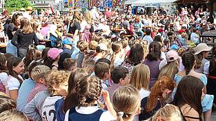 Die Beteiligung am Maifest der Marie-Pettenbeck-Schule war riesig.