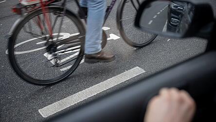 Die Gefahr durch Dooringunf&auml;lle wird in der Regel untersch&auml;tzt. (Archivfoto)