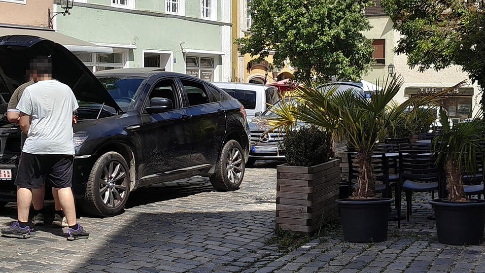 Ein liegengebliebender Pkw blockierte am Montag die Herrnstraße. Ein liegengebliebender Pkw blockierte am Montag die Herrnstraße.