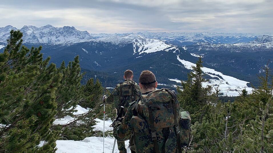 Bei den Gebirgsjägern gehören Bergmärsche zum Alltag.