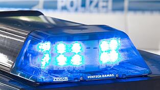 Die Polizei ermittelt zur Unfallursache. (Symbolbild) Die Polizei ermittelt zur Unfallursache. (Symbolbild)