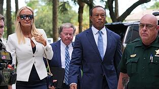 Tiger Woods erscheint vor Gericht. Tiger Woods erscheint vor Gericht.